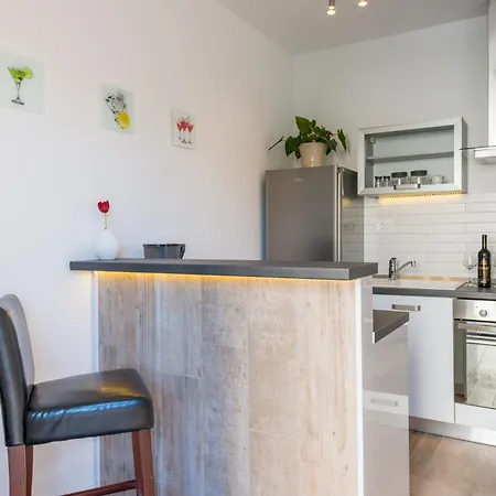 Helen Apartment